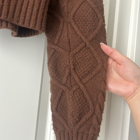 Aritzia Sunday Best Cable Knit Cropped Cardigan - Picture 5 of 6